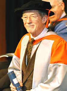 hurt_appearances_honorarydegree_001.jpg