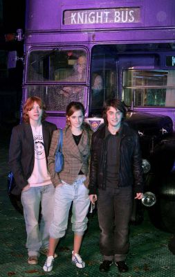 Click to view full size image
==============
Rupert, Emma e Daniel
O trio posando para foto na festa de lançamento do DVD do filme III.
Rupert, Emma e Daniel
O trio posando para foto na festa de lançamento do DVD do filme III.