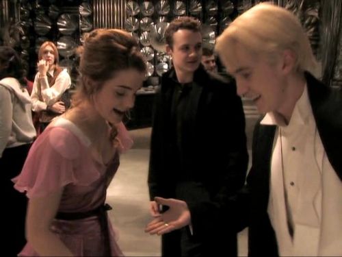 Click to view full size image
==============
POTTER_GOBLET_OF_FIRE_BONUS-257.jpg POTTER_GOBLET_OF_FIRE_BONUS-257.jpg