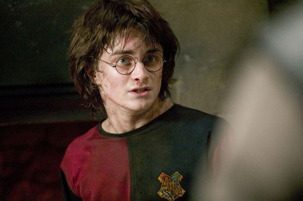 Harry
Harry apÃ³s [i]alguma[/i] tarefa em Harry Potter e o CÃ¡lice de Fogo.
