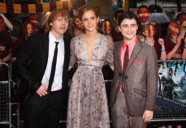 Click to view full size image
==============
emma-premiere_(105).jpg emma-premiere_(105).jpg