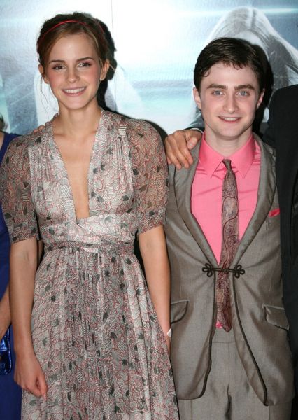 Click to view full size image
==============
emma-premiere_(44).jpg emma-premiere_(44).jpg