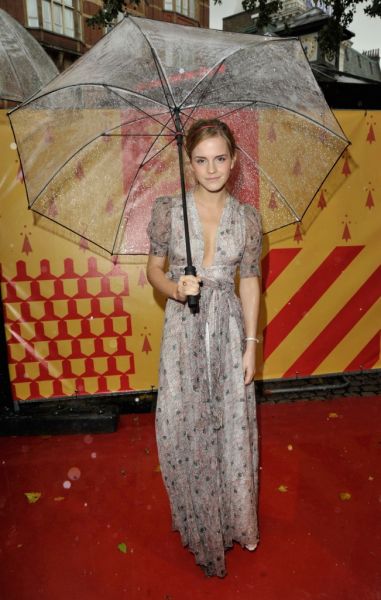 Click to view full size image
==============
emma-premiere_(87).jpg emma-premiere_(87).jpg