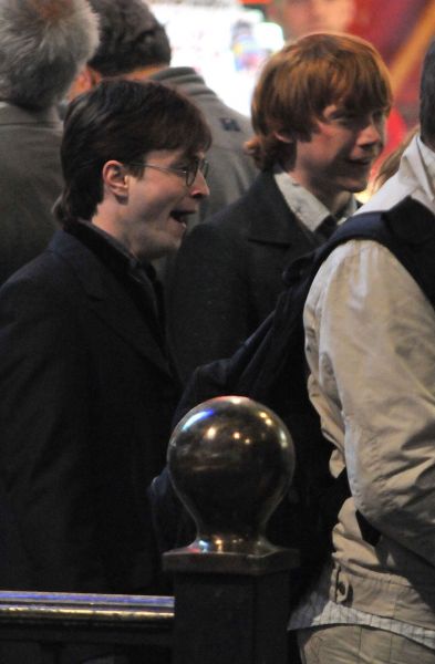 Click to view full size image
==============
filmming8-deathlyhallows-london.jpg filmming8-deathlyhallows-london.jpg