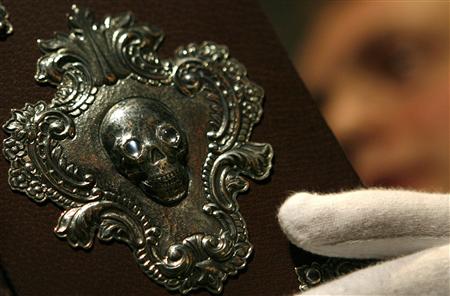 books_charity_beedlethebard_sothebys_01.jpg books_charity_beedlethebard_sothebys_01.jpg