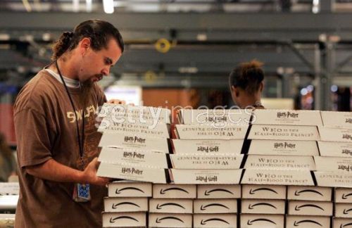 028amazonwarehouse.jpg