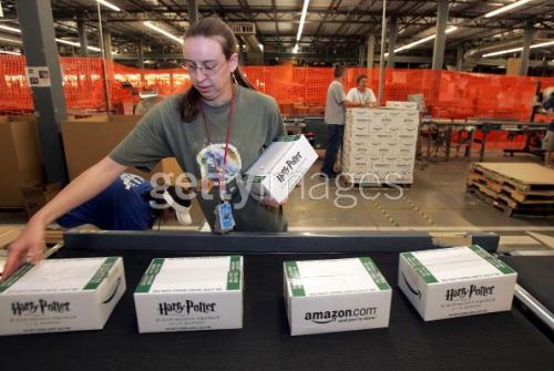 0_2amazonwarehouse.jpg