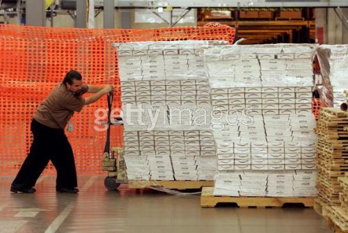 0_8amazonwarehouse.jpg