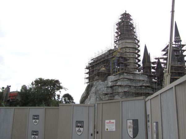 Click to view full size image
==============
fans_harrypotterthemepark_construction_128.jpg fans_harrypotterthemepark_construction_128.jpg