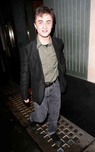 DAN-RADCLIFFE-LEAVING-IVY_(1).jpg