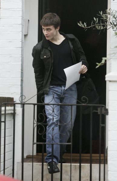 daniel_radcliffe_candids_2005_at_home_(1).jpg