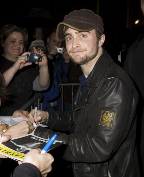 Click to view full size image
==============
daniel_radcliffe_equus_Oct08_4.jpg daniel_radcliffe_equus_Oct08_4.jpg