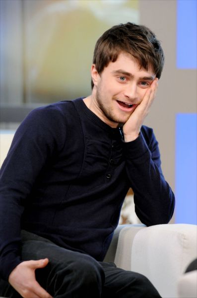 Click to view full size image
==============
Daniel_Radcliffe_Early_Show_(6).jpg Daniel_Radcliffe_Early_Show_(6).jpg