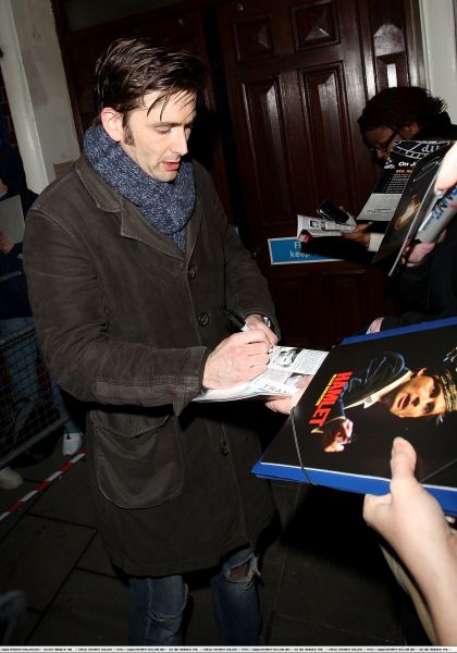Click to view full size image
==============
Events_-_2008_-_Doctor_Who_-_Series_4_Launch_(35).jpg Events_-_2008_-_Doctor_Who_-_Series_4_Launch_(35).jpg
