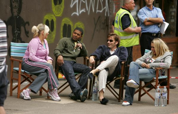 Click to view full size image
==============
Doctor_Who_-_Christmas_Episodes_-_The_Christmas_Invasion_-_On_Set_(38).jpg Doctor_Who_-_Christmas_Episodes_-_The_Christmas_Invasion_-_On_Set_(38).jpg