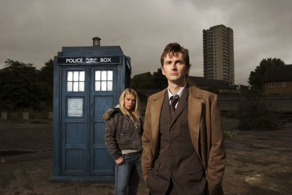 Click to view full size image
==============
Doctor_Who_-_Season_2_-_HQ_Images_-_Promotional_Photos_(09).jpg Doctor_Who_-_Season_2_-_HQ_Images_-_Promotional_Photos_(09).jpg
