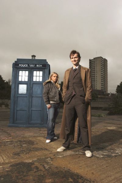 Doctor_Who_-_Season_2_-_HQ_Images_-_Promotional_Photos_(18).jpg