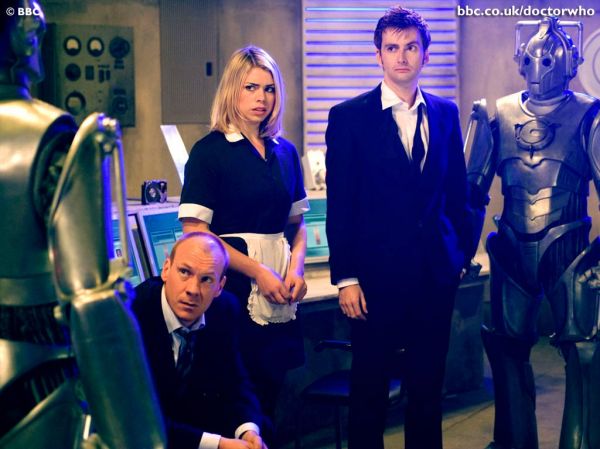 Click to view full size image
==============
Doctor_Who_-_Season_2_-_HQ_Images_-_BBC_Wallpapers_(37).jpg Doctor_Who_-_Season_2_-_HQ_Images_-_BBC_Wallpapers_(37).jpg