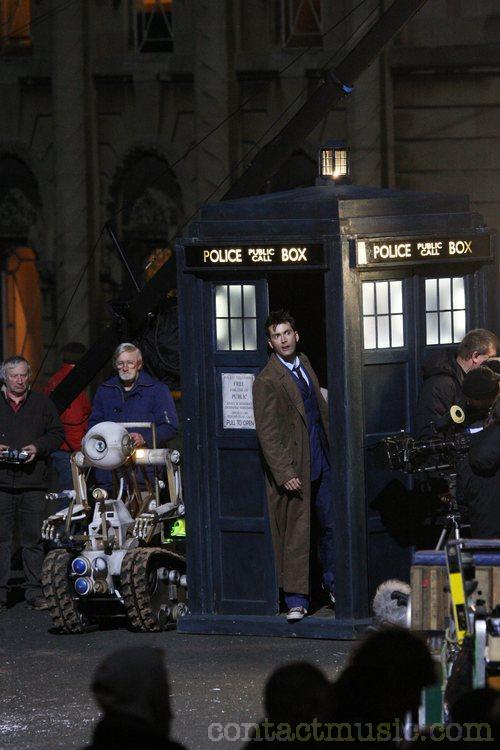 Doctor_Who_-_The_Specials_-_The_Waters_of_Mars_-_On_Set_-_late_February_2009_(08).jpg Doctor_Who_-_The_Specials_-_The_Waters_of_Mars_-_On_Set_-_late_February_2009_(08).jpg