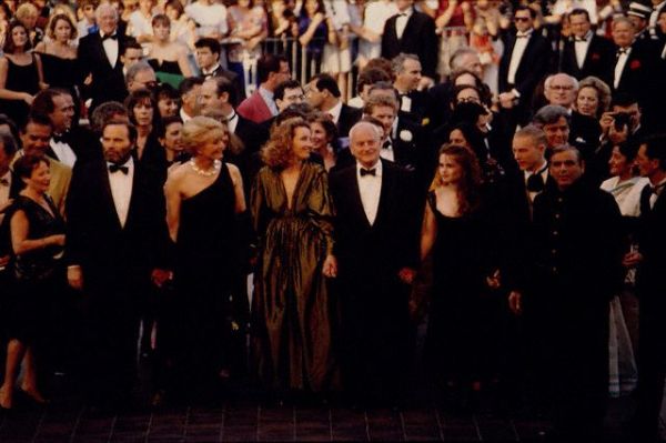 Click to view full size image
==============
hbc-howardsendpremiere-03.jpg hbc-howardsendpremiere-03.jpg
