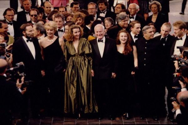 Click to view full size image
==============
hbc-howardsendpremiere-02.jpg hbc-howardsendpremiere-02.jpg
