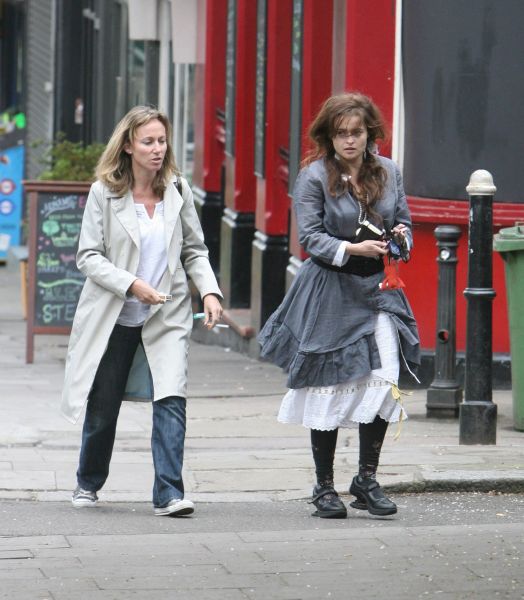 Click to view full size image
==============
hbc-outwithafriendinhampstead-08.jpg hbc-outwithafriendinhampstead-08.jpg