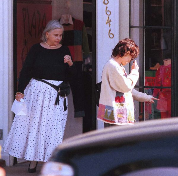 Click to view full size image
==============
candids-13october1998-06.jpg candids-13october1998-06.jpg