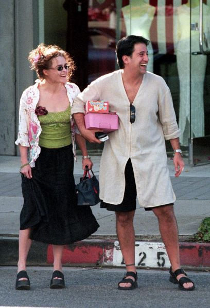 hbc-shoppingonrobertsonblvdwithafriend-01.jpg
