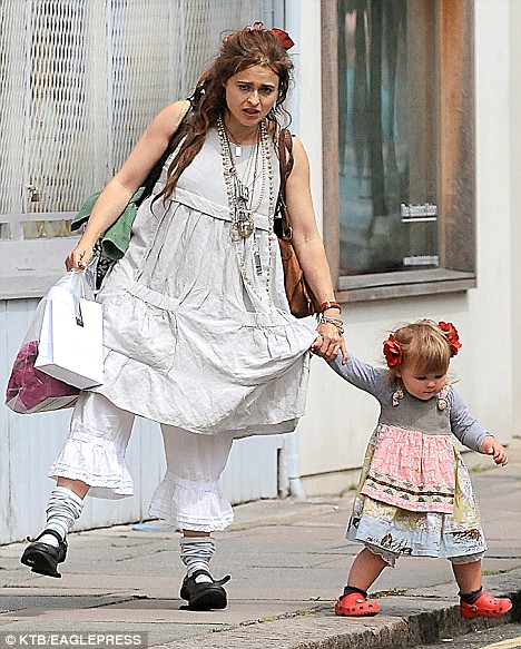hbc-strollingaroundnottinghill-01.jpg
