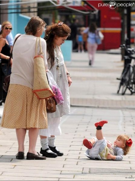 Click to view full size image
==============
hbc-strollingaroundnottinghill-05.jpg hbc-strollingaroundnottinghill-05.jpg
