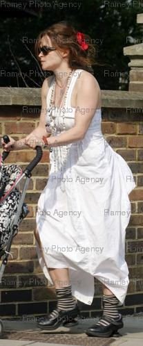 hbc-strollingwithnellinlondon-02.jpg