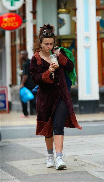 hbc-VisitingStarbucksWithHerMother-01.jpg hbc-VisitingStarbucksWithHerMother-01.jpg