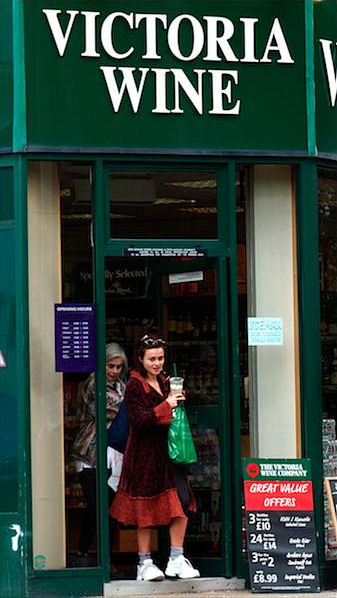 hbc-VisitingStarbucksWithHerMother-08.jpg