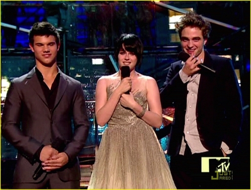 kristen-stewart-robert-pattinson-trailer-05.jpg kristen-stewart-robert-pattinson-trailer-05.jpg