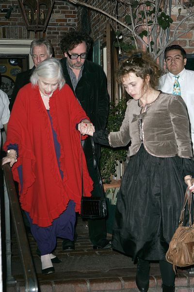 Click to view full size image
==============
HELENA_BOHAN_+_ALAN_RICKMAN.jpg HELENA_BOHAN_+_ALAN_RICKMAN.jpg