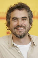 cuaron_studioandposed_candid_23.jpg