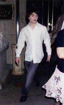 preview_ny_whiteshirt_may2004[1].jpg