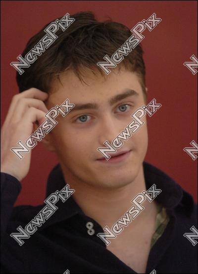 pressconference04_nov2005[1].jpg