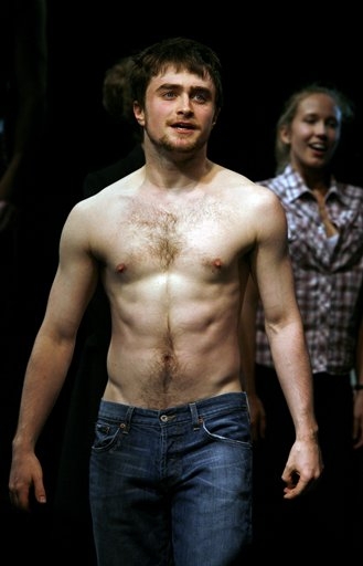 daniel-radcliffe-apresentacao-estreia-equus-broadway_(14).jpg