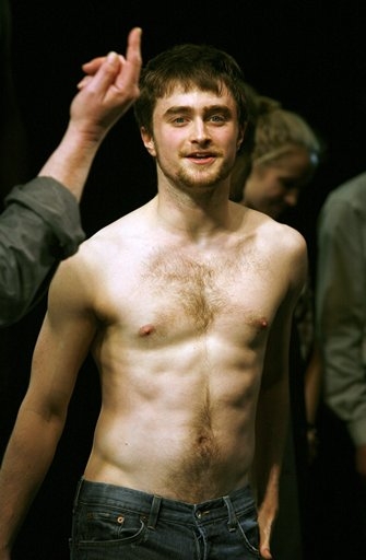 daniel-radcliffe-apresentacao-estreia-equus-broadway_(18).jpg