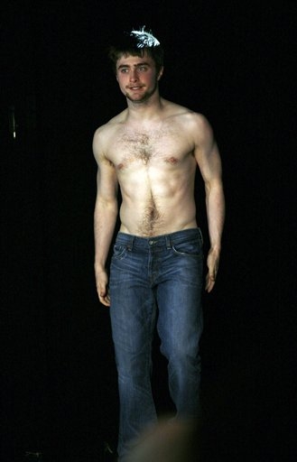 daniel-radcliffe-apresentacao-estreia-equus-broadway_(2).jpg