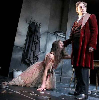 tena_theatre_bronte_04.jpg