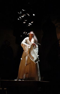 tena_theatre_bronte_10.jpg tena_theatre_bronte_10.jpg