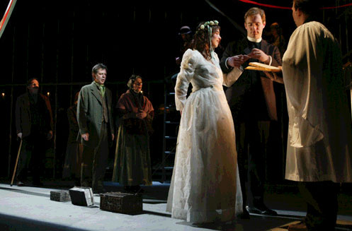 tena_theatre_gonetoearth_09.jpg