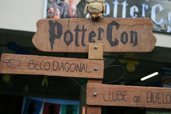 Click to view full size image
==============
pottercon107.jpg pottercon107.jpg