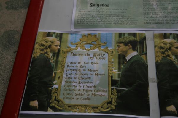 Click to view full size image
==============
pottercon110.jpg pottercon110.jpg