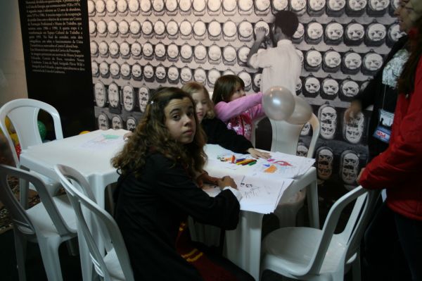 Click to view full size image
==============
pottercon210.jpg pottercon210.jpg
