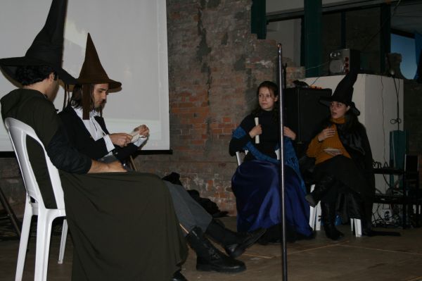 Click to view full size image
==============
pottercon232.jpg pottercon232.jpg