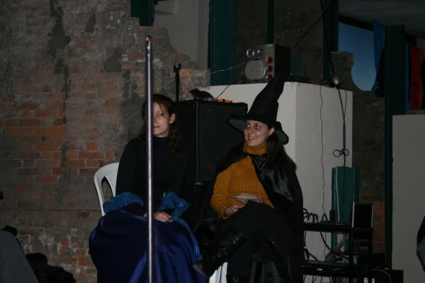 Click to view full size image
==============
pottercon233.jpg pottercon233.jpg