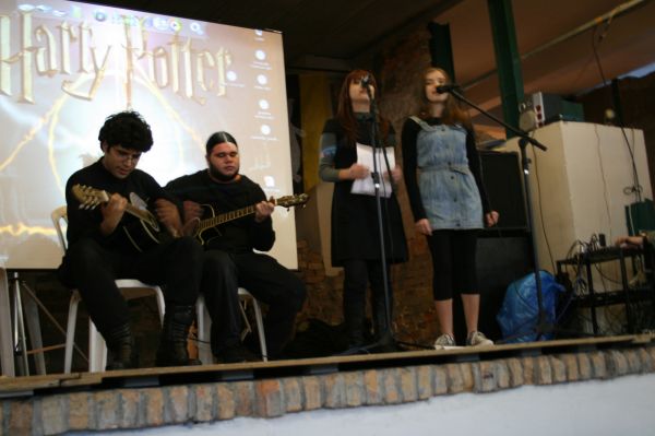 Click to view full size image
==============
pottercon366.jpg pottercon366.jpg